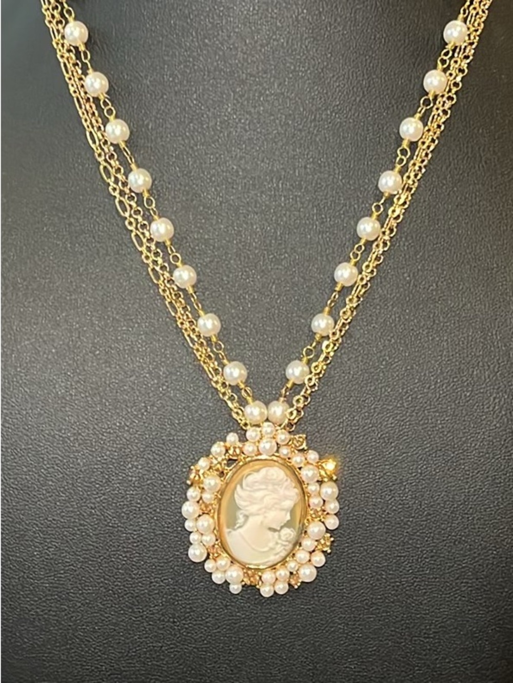 Miriam Haskell designed for Danbury Mint cameo gold tone faux pearl necklace - Picture 2 of 9